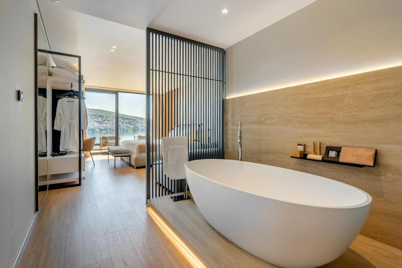 Yacht Premium Hotel Sarande