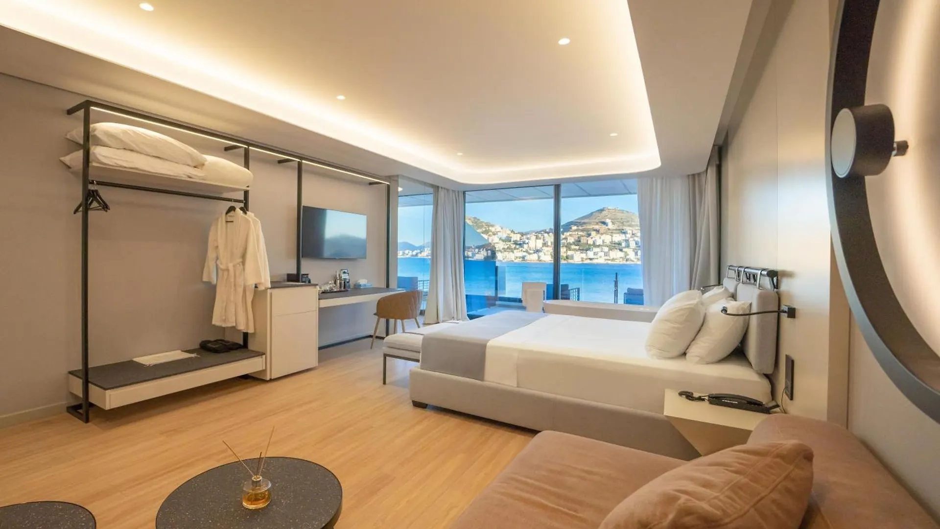 Yacht Premium Hotel Sarande