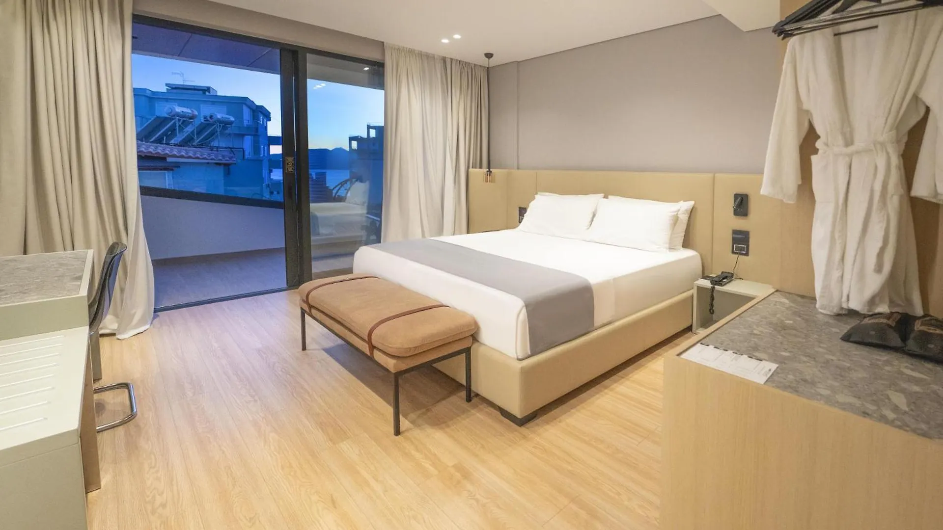 Yacht Premium Hotel Sarande