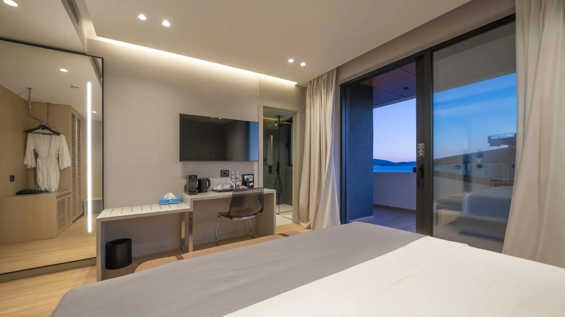 Yacht Premium Hotel Sarande