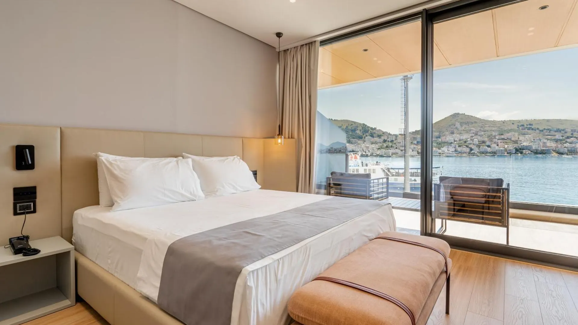 Yacht Premium Hotel Sarande