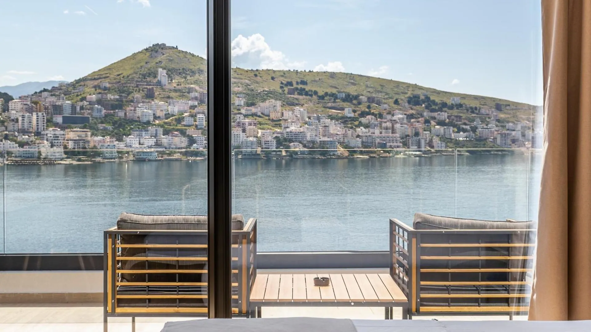Yacht Premium Hotel Sarande 4*,