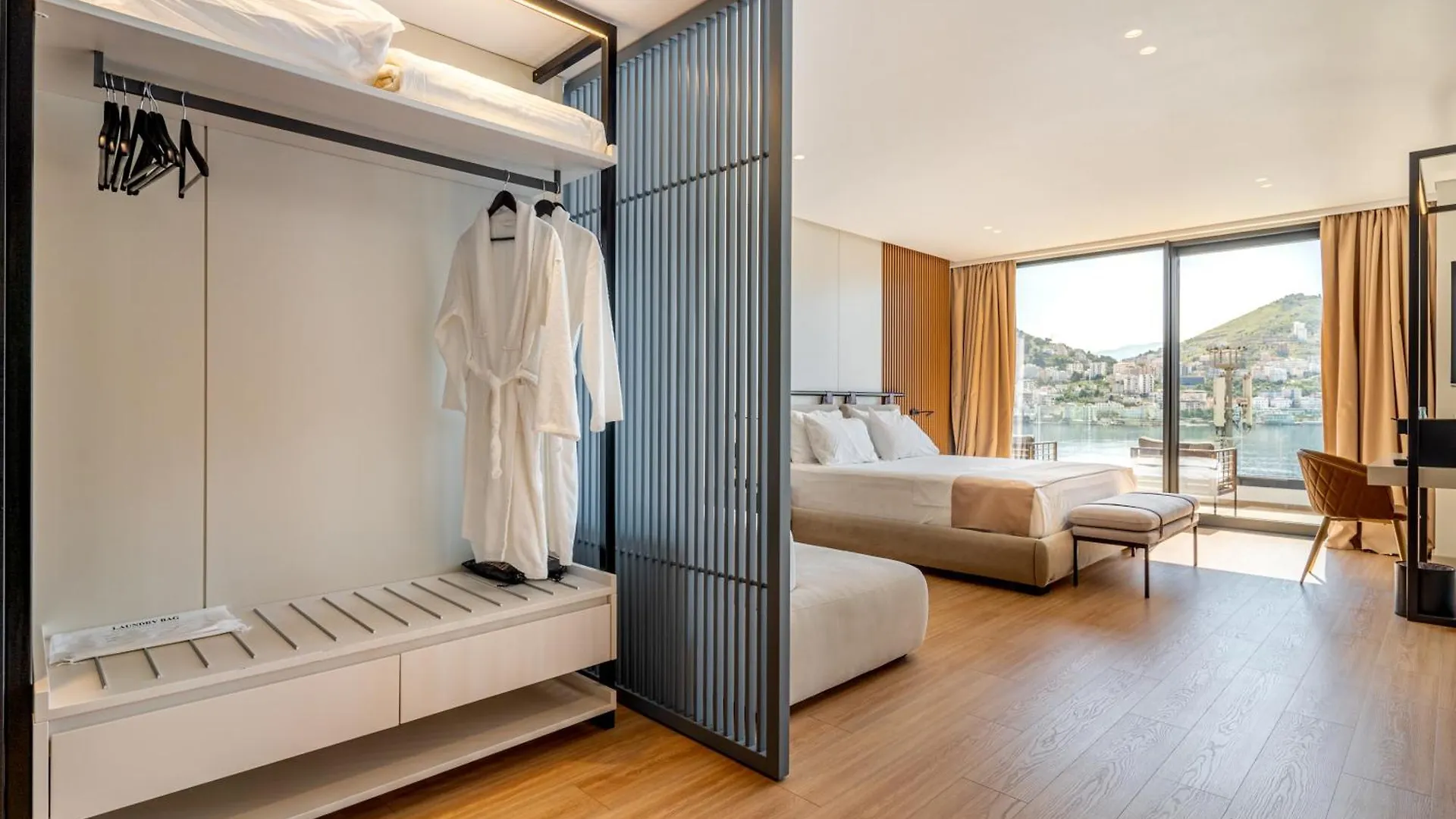 Yacht Premium Hotel Sarande