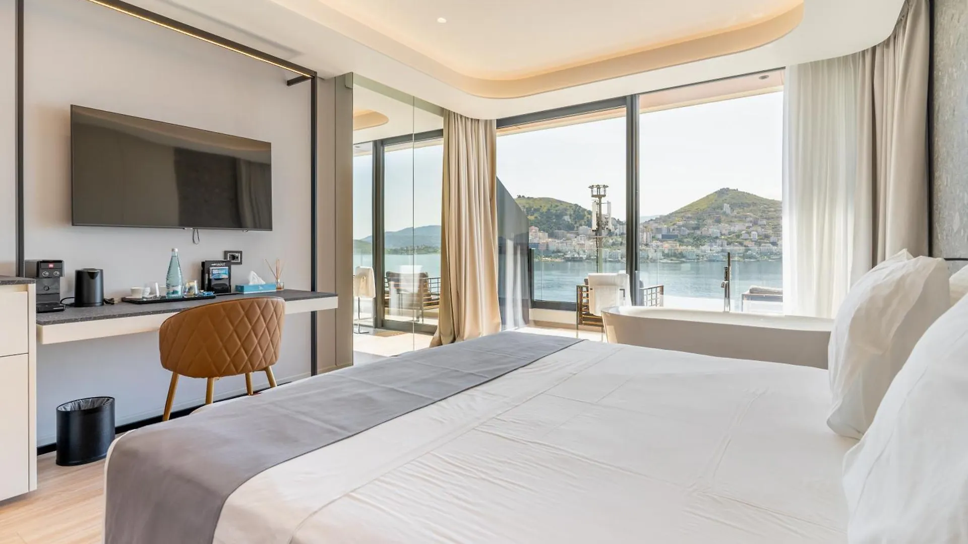 Yacht Premium Hotel Sarande