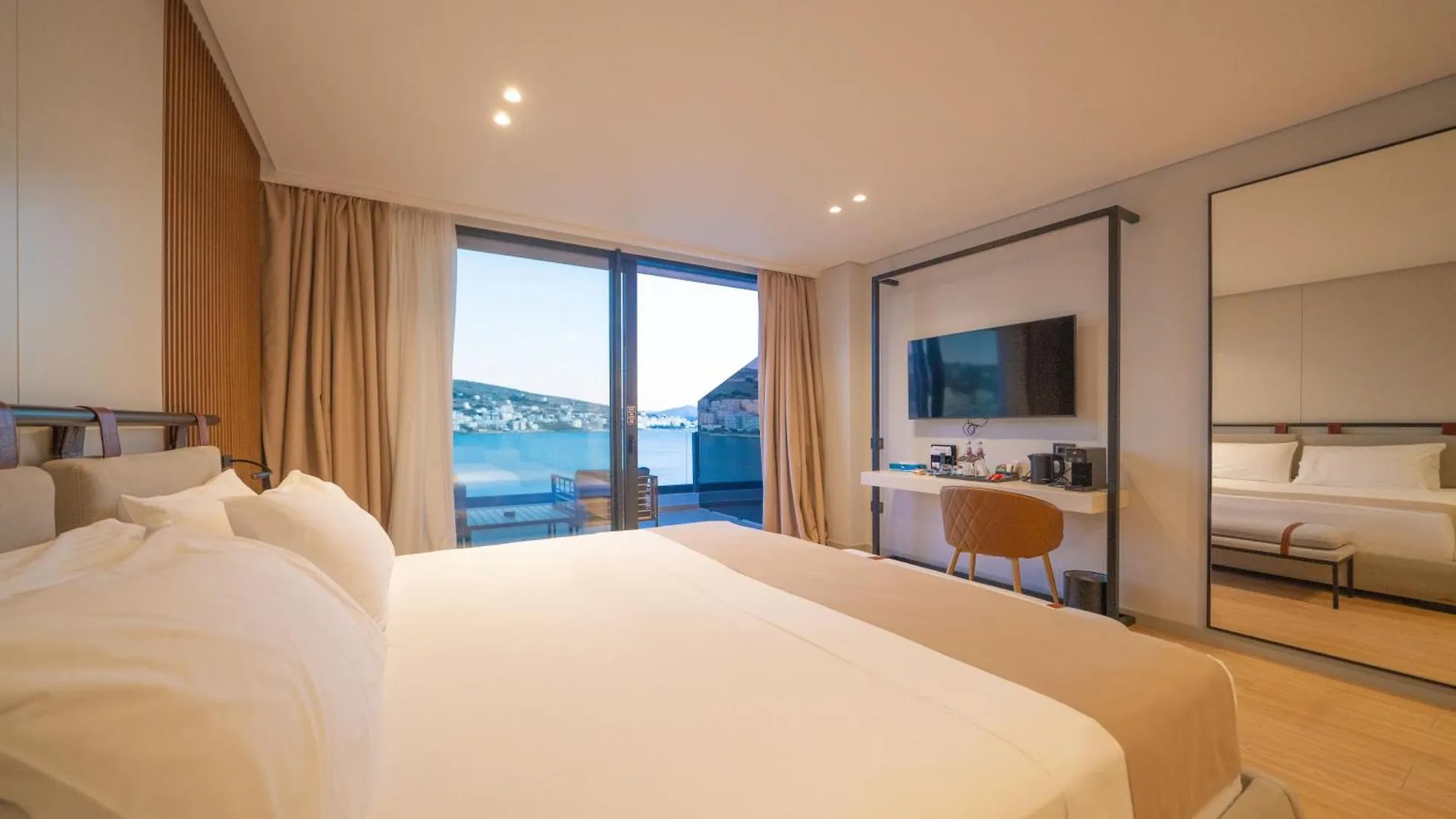 Yacht Premium Hotel Sarande