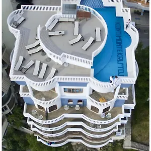 Monte Cristo With Rooftop Pool Hotell