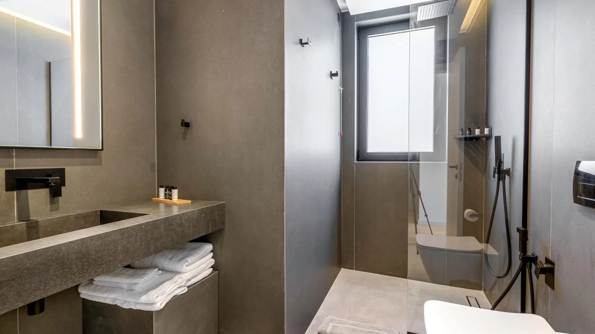 Alyacht Premium Hotel Sarande 4*,  Albania