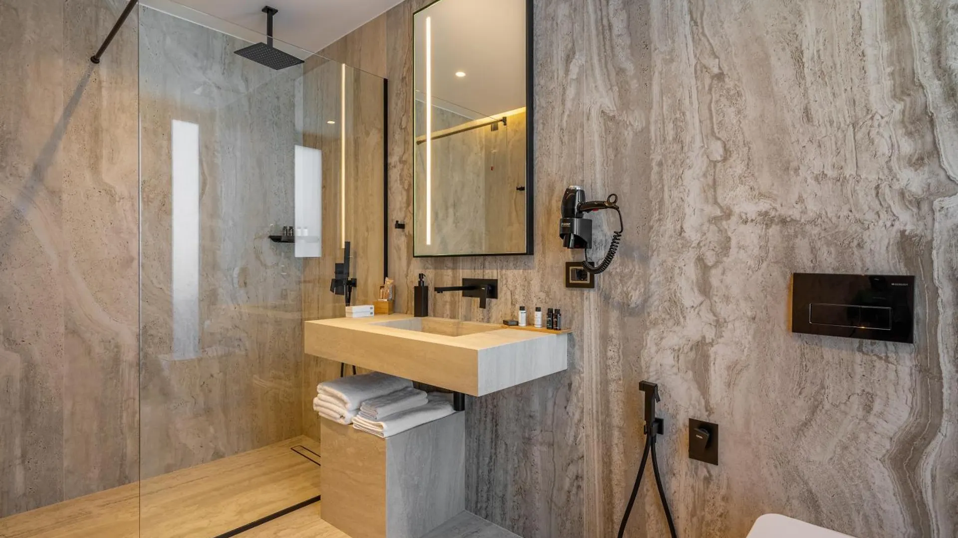 Alyacht Premium Hotel Sarande 4*,